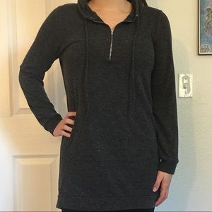 Hooded Sweater with front pocket